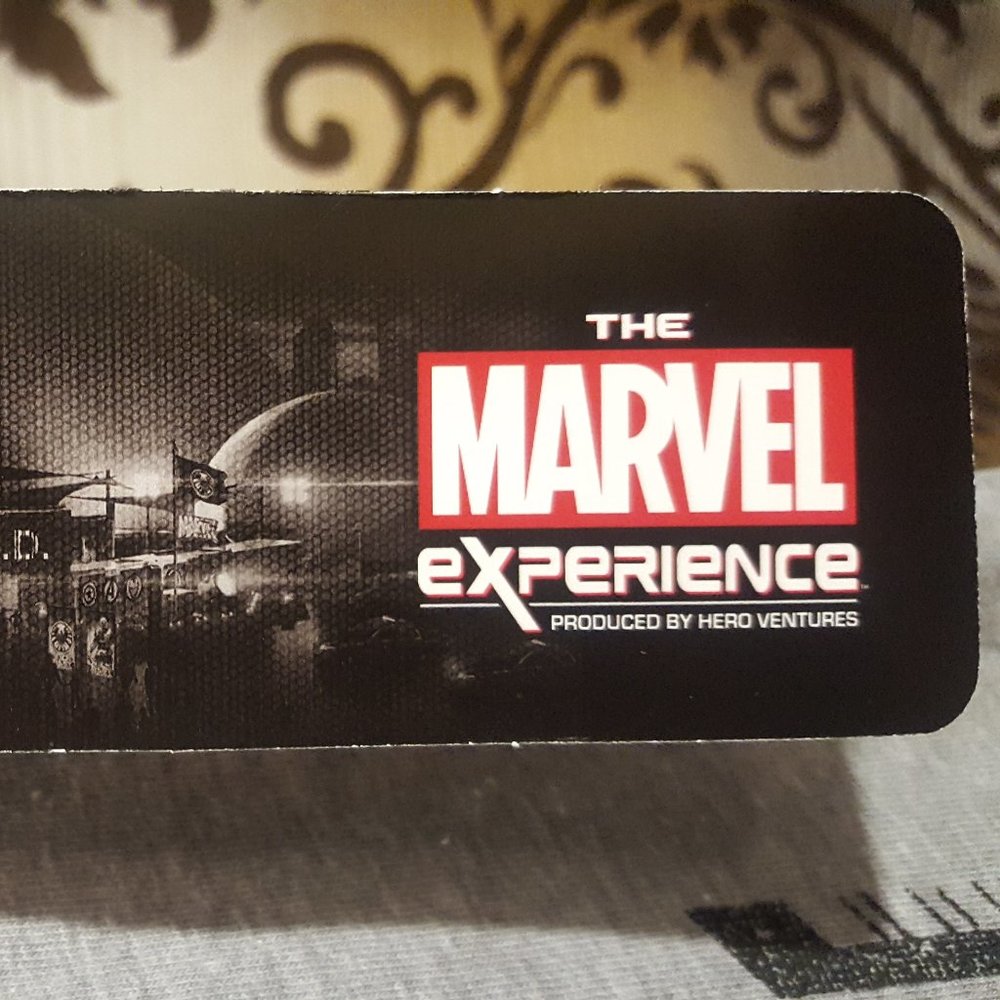 MARVEL SHE-HULK T-SHIRT - Collector's Comics Gray - Picture 7 of 7